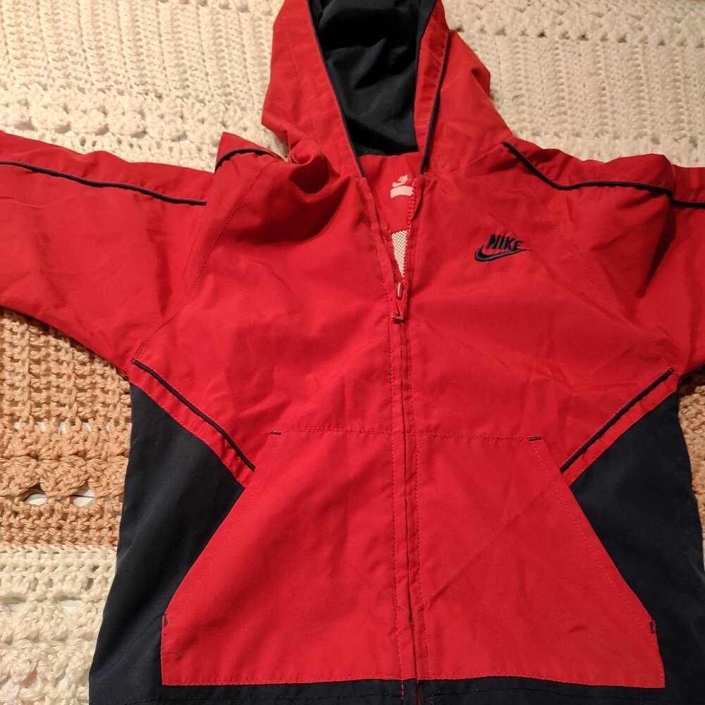 Nike boys light jacket size 4